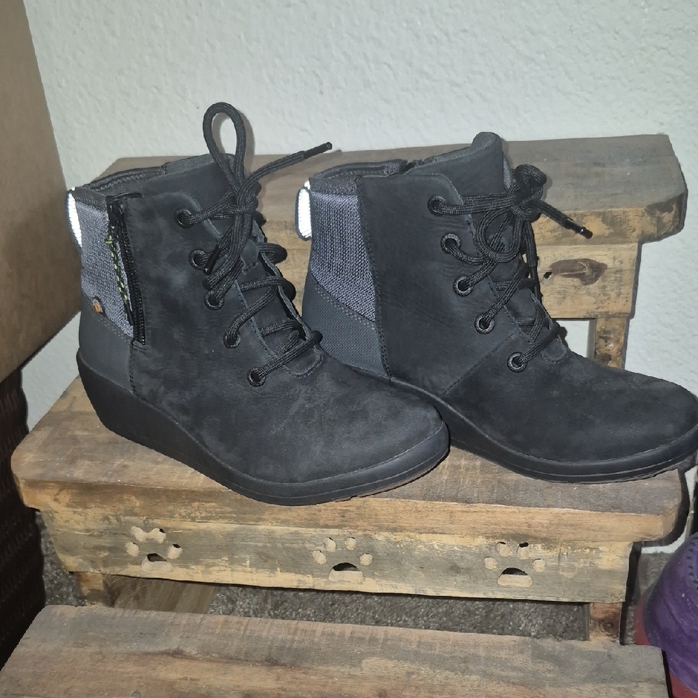 Bogs Women's Black Lace Up Boots